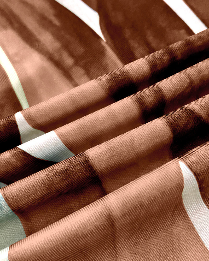 Maxikleid mit Pflanzenmuster, eckigem Ausschnitt, breiten Trägern, Seitenschlitz und Taschen, lässige Slim-Fit-Passform, Urlaubskleid