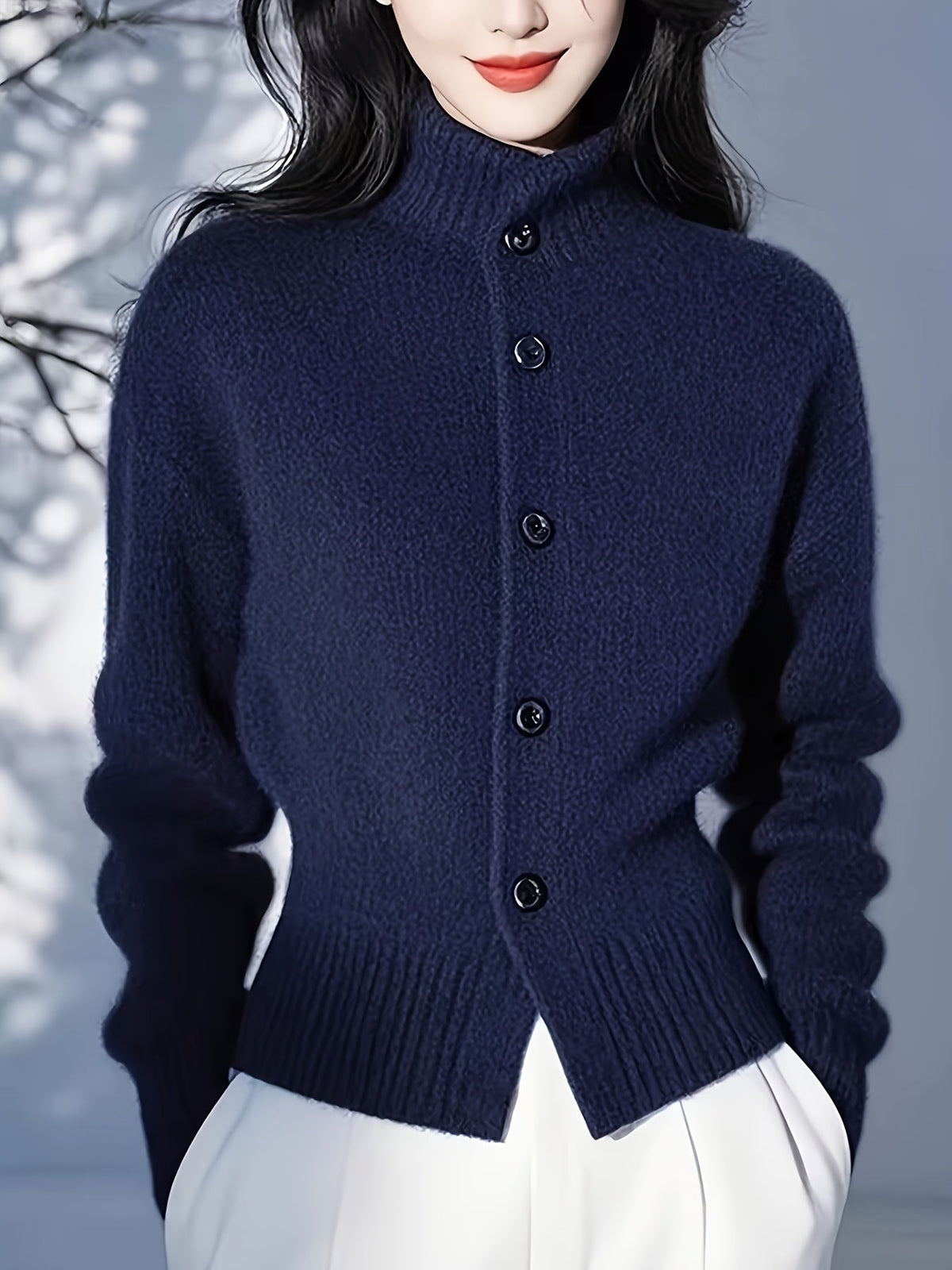 Vera | Hochgeschlossene Knopfstrickjacke