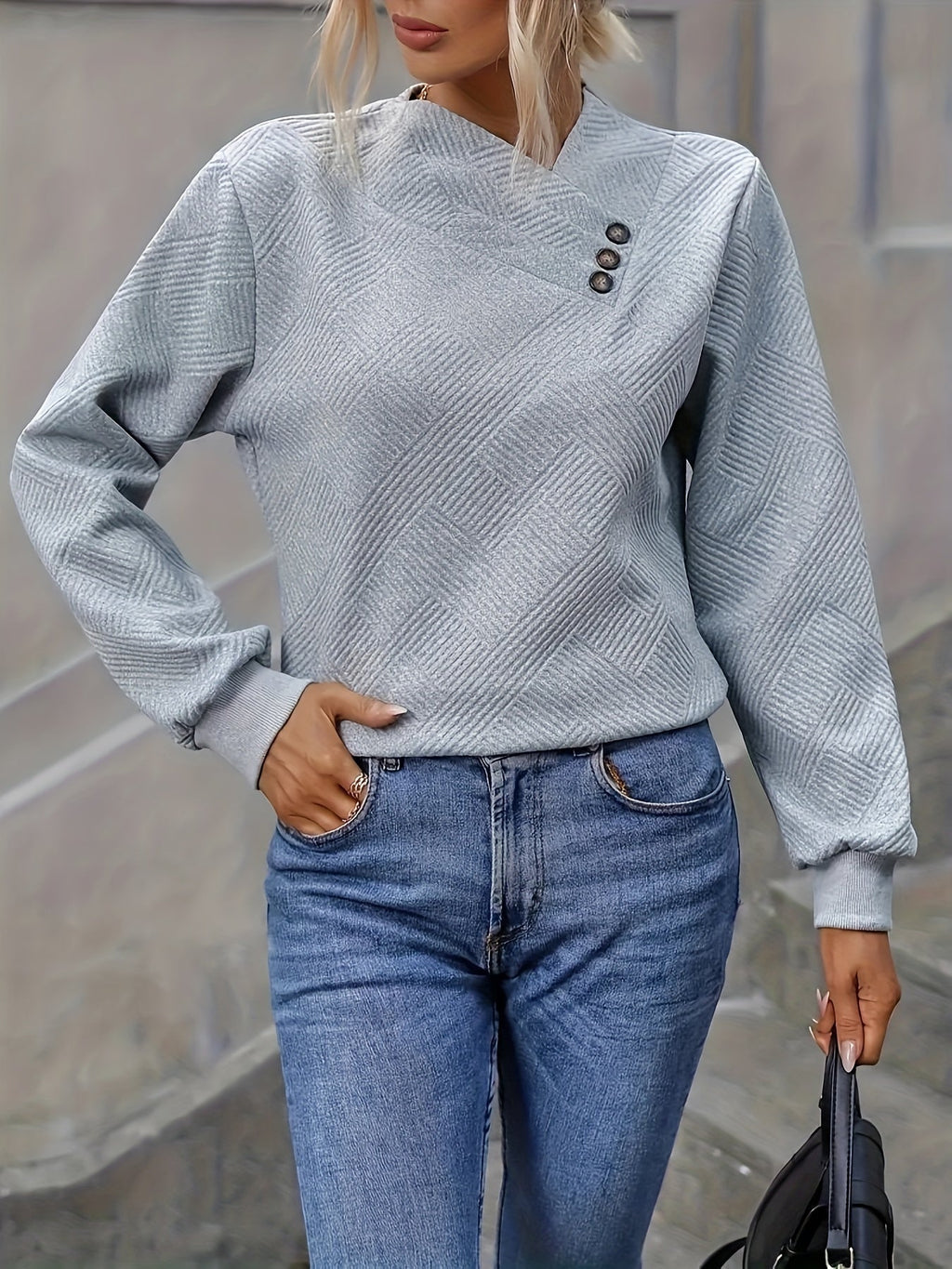 Wren | Asymmetrischer Pullover mit geknöpftem Kragen