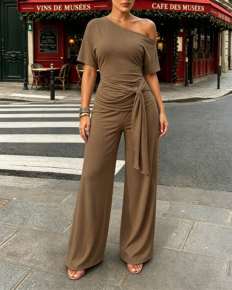 Damen 2-teiliges Set mit schrägem Ausschnitt, gerafftem Oberteil mit Bindegürtel und kurzärmeligem Shirt sowie Hose mit weitem Bein und hoher Taille