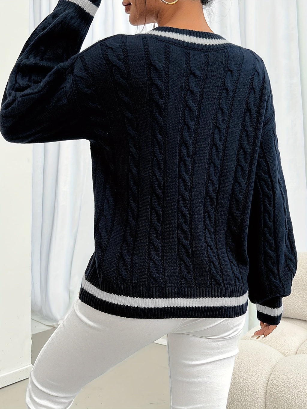 Hattie | Pullover mit Zopfmuster und V-Ausschnitt