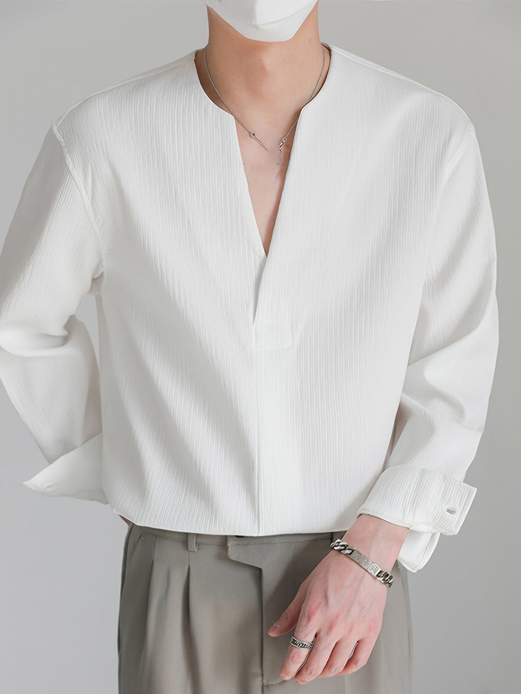 Nigel | Kragenloses V-Neck-Shirt