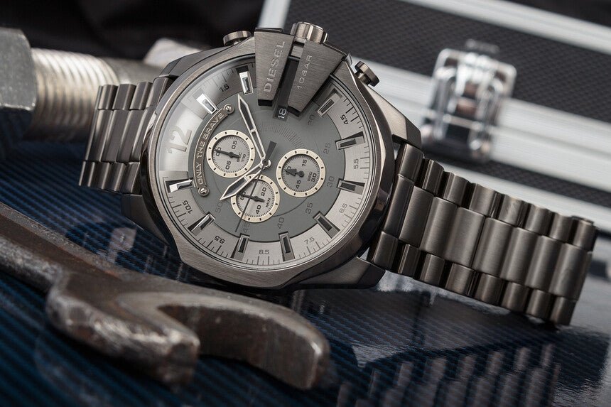 Diesel DZ4282 Mega Chief Chronograph Herrenuhr – Graues Zifferblatt & graues Edelstahlarmband