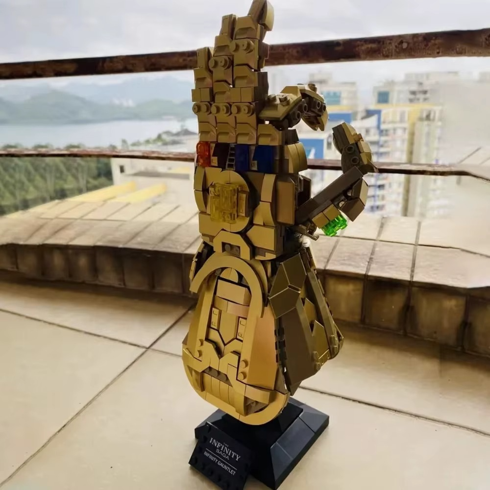 Marvel Avengers INFINITY Gauntlet Brick Model Kit