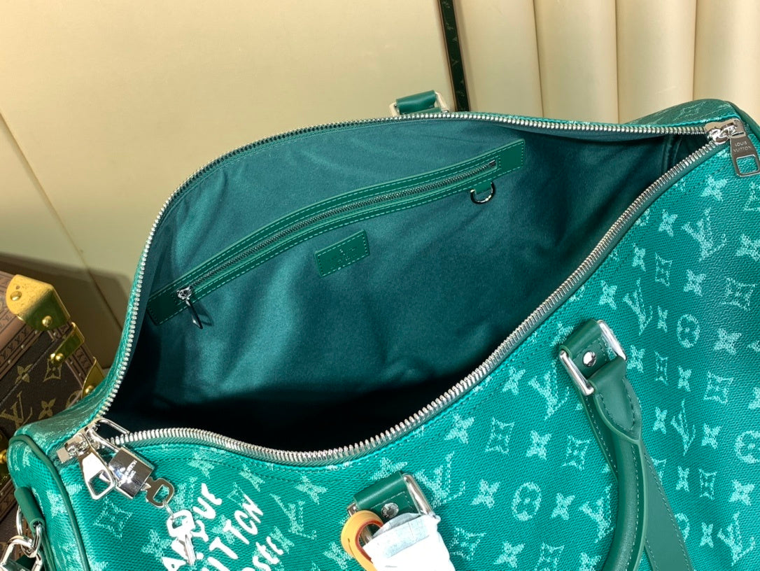 Louis Vuitton Keepall Bandoulière 50 – Green Monogram Canvas Paw Charm Marque Edition