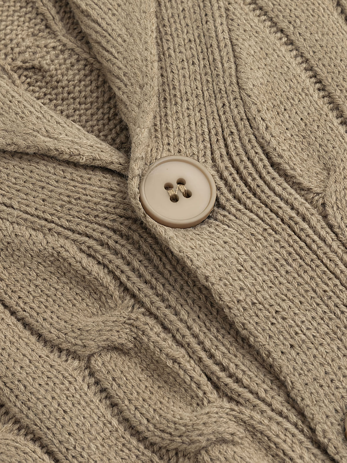 Elliot | Strickjacke mit Schalkragen und Zopfmuster