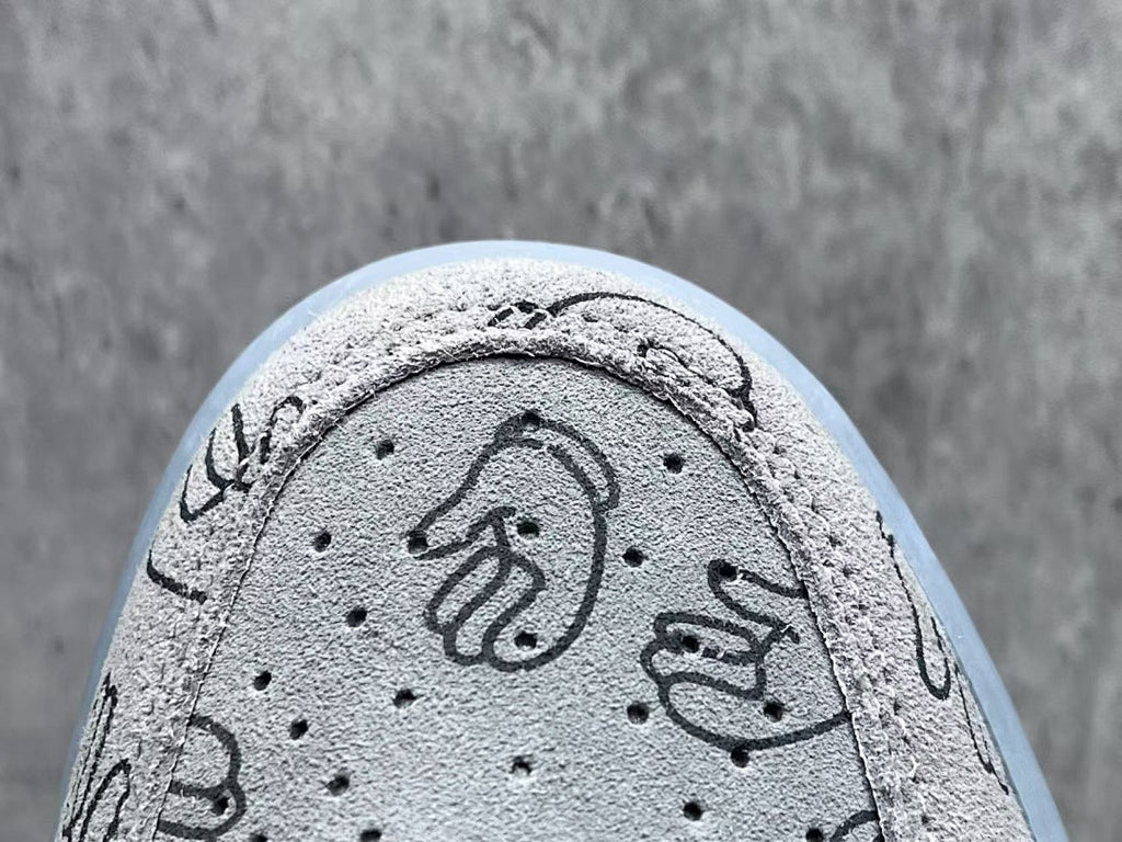 Air Jordan 1 Retro High OG x KAWS – Cool Grey