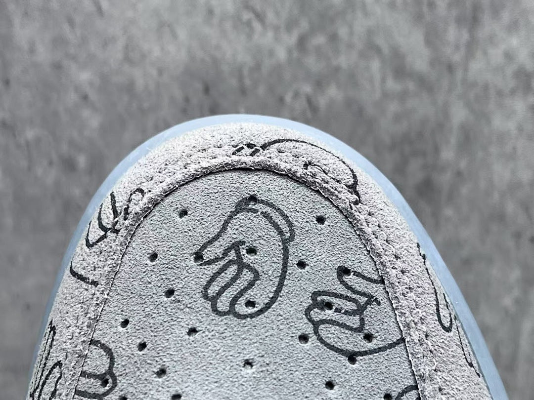 Air Jordan 1 Retro High OG x KAWS – Cool Grey