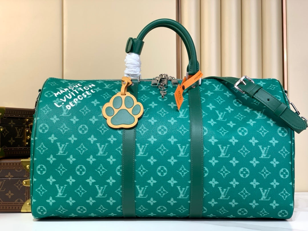 Louis Vuitton Keepall Bandoulière 50 – Green Monogram Canvas Paw Charm Marque Edition