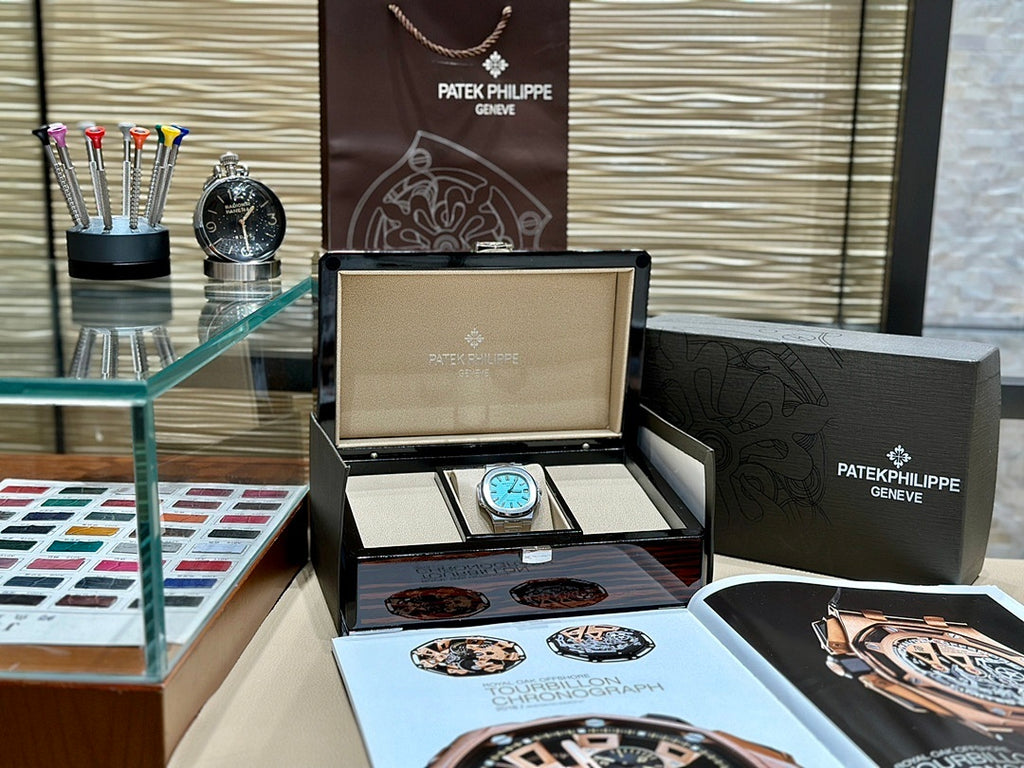 Patek Philippe Nautilus 5711 – Steel Tiffany Blue Turquoise Horizontal Dial Date Integrated Steel Bracelet