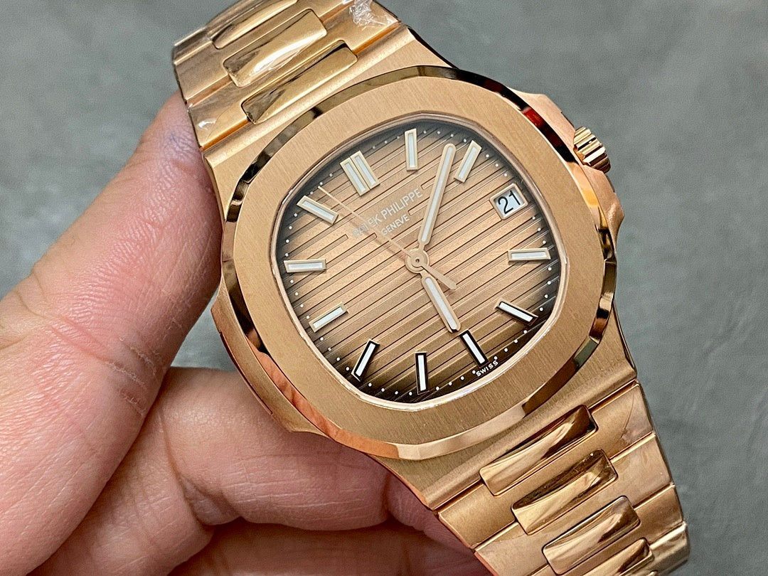 Patek Philippe Nautilus 5711 – Full Rose Gold Golden Brown Champagne Dial Date Integrated Rose Gold Bracelet