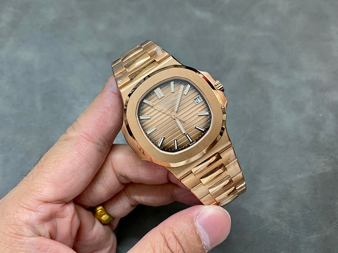 Patek Philippe Nautilus 5711 – Full Rose Gold Golden Brown Champagne Dial Date Integrated Rose Gold Bracelet