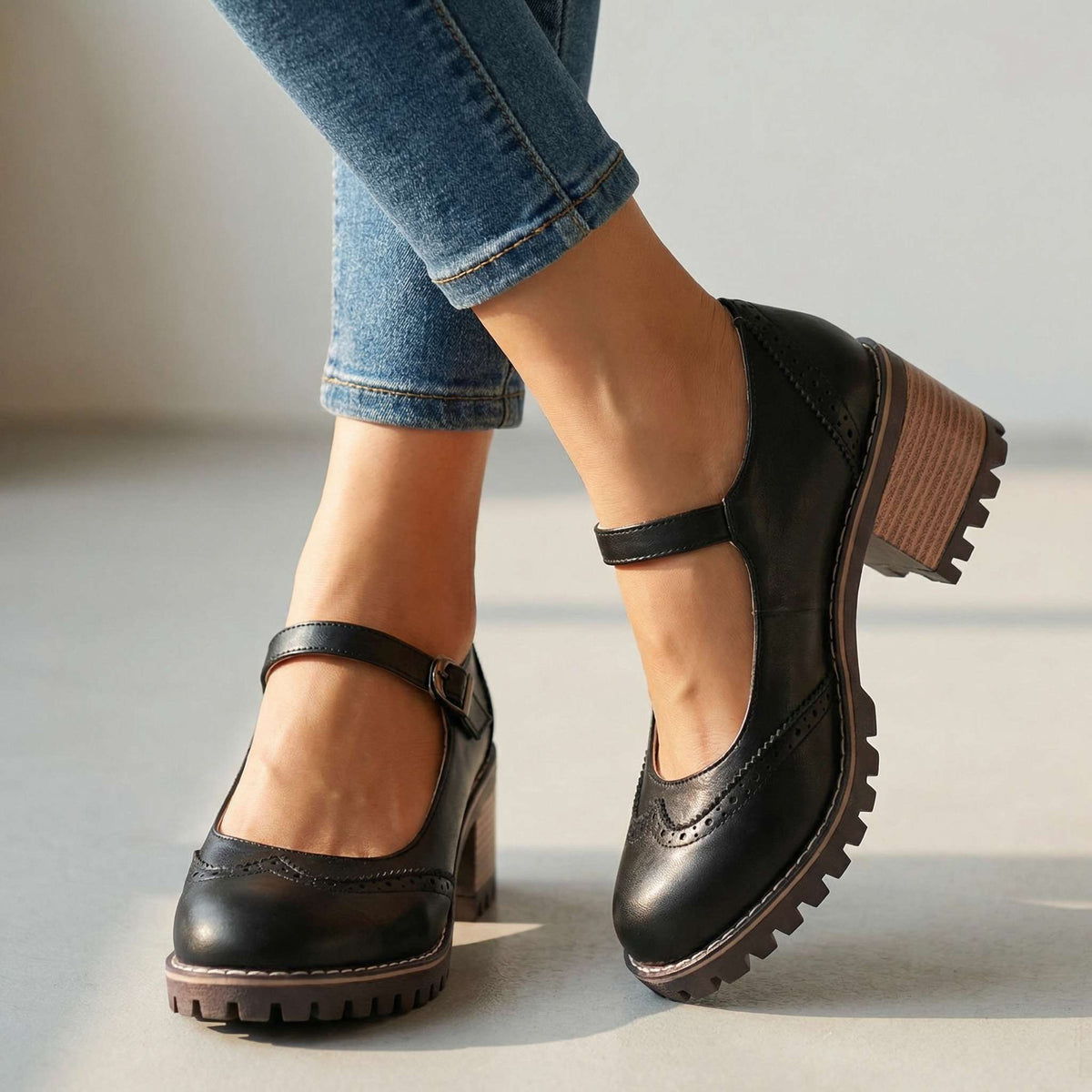 Darcy | Klassische T-Strap-Pumps mit geschlossener Kappe