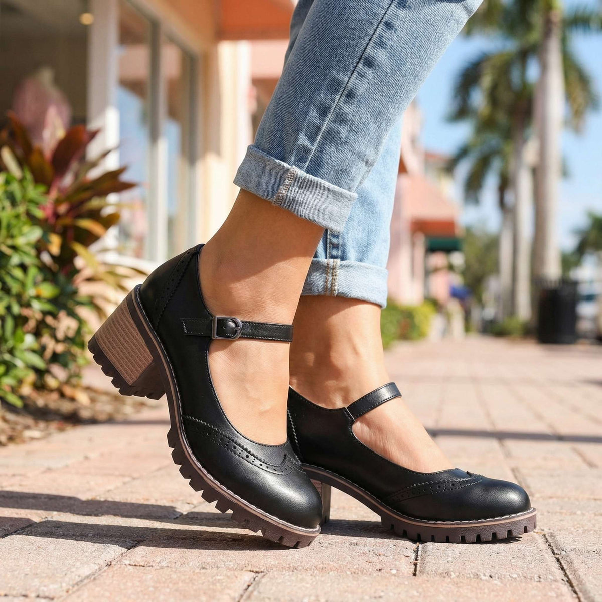 Darcy | Klassische T-Strap-Pumps mit geschlossener Kappe