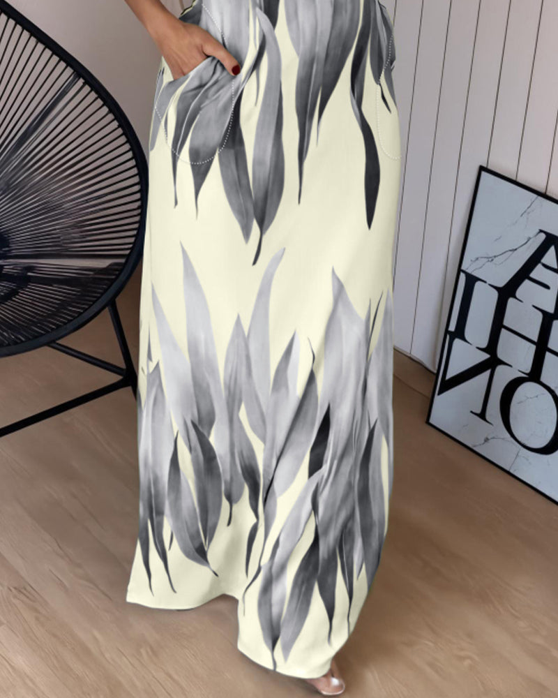 Maxikleid mit Pflanzenmuster, eckigem Ausschnitt, breiten Trägern, Seitenschlitz und Taschen, lässige Slim-Fit-Passform, Urlaubskleid