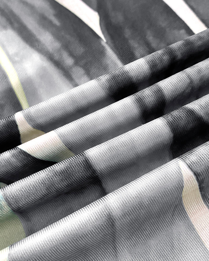 Maxikleid mit Pflanzenmuster, eckigem Ausschnitt, breiten Trägern, Seitenschlitz und Taschen, lässige Slim-Fit-Passform, Urlaubskleid