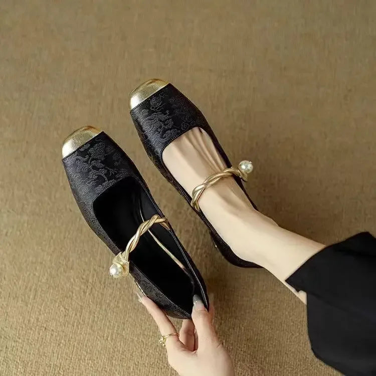 Daisy | Vintage-Schuhe mit geflochtenem Perlenriemen
