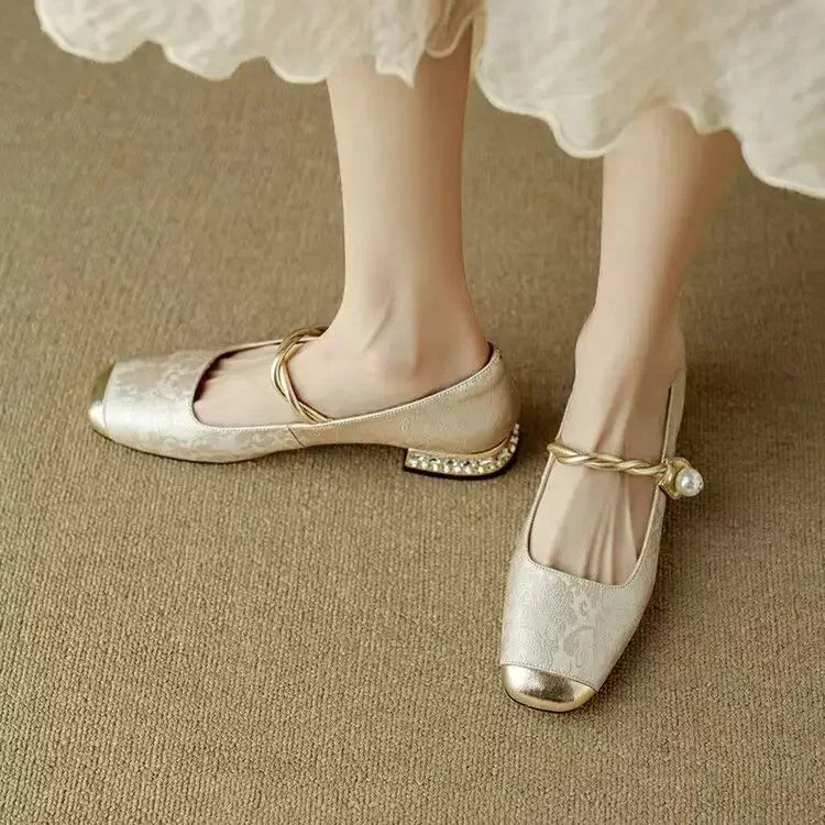 Daisy | Vintage-Schuhe mit geflochtenem Perlenriemen