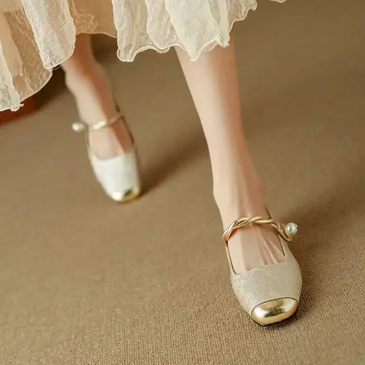 Daisy | Vintage-Schuhe mit geflochtenem Perlenriemen