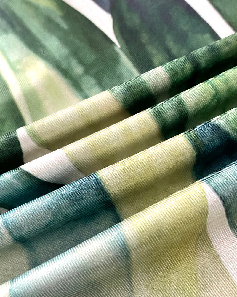 Maxikleid mit Pflanzenmuster, eckigem Ausschnitt, breiten Trägern, Seitenschlitz und Taschen, lässige Slim-Fit-Passform, Urlaubskleid