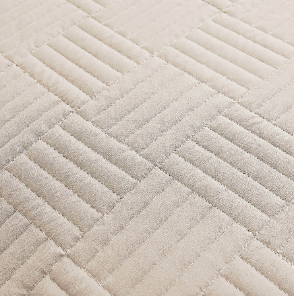 Southshore Fine Linens Grid Oversized Quilt Set