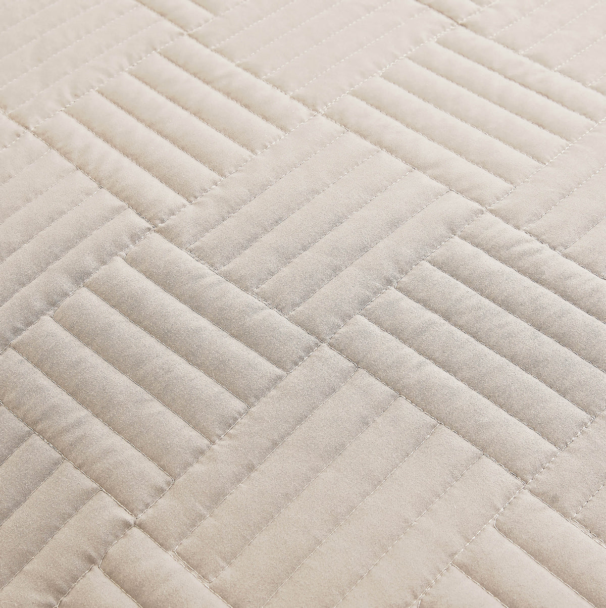 Southshore Fine Linens Grid Oversized Quilt Set