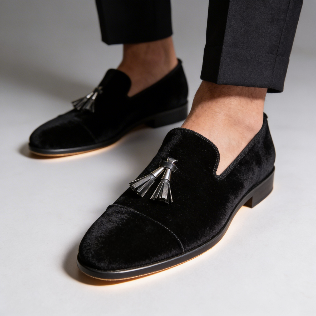 Sandro | Klassische Samt-Slipper mit Quasten