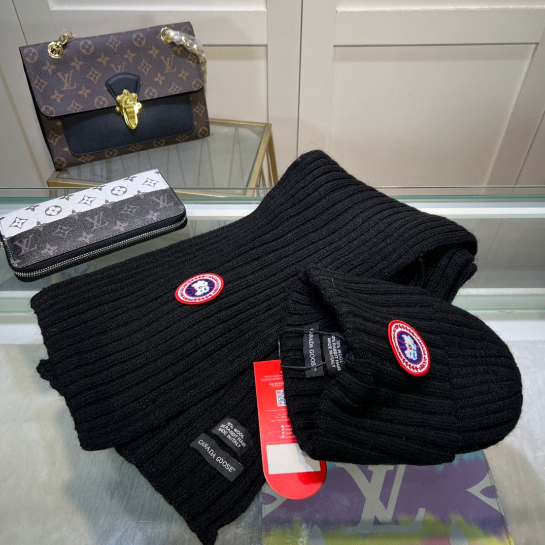 Canada Goose Black Ribbed Knit Beanie & Scarf Set