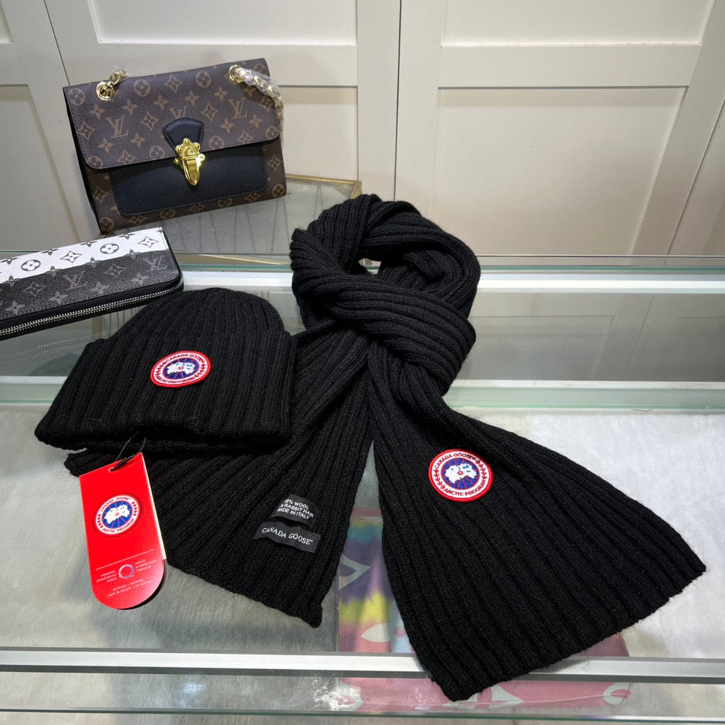 Canada Goose Black Ribbed Knit Beanie & Scarf Set