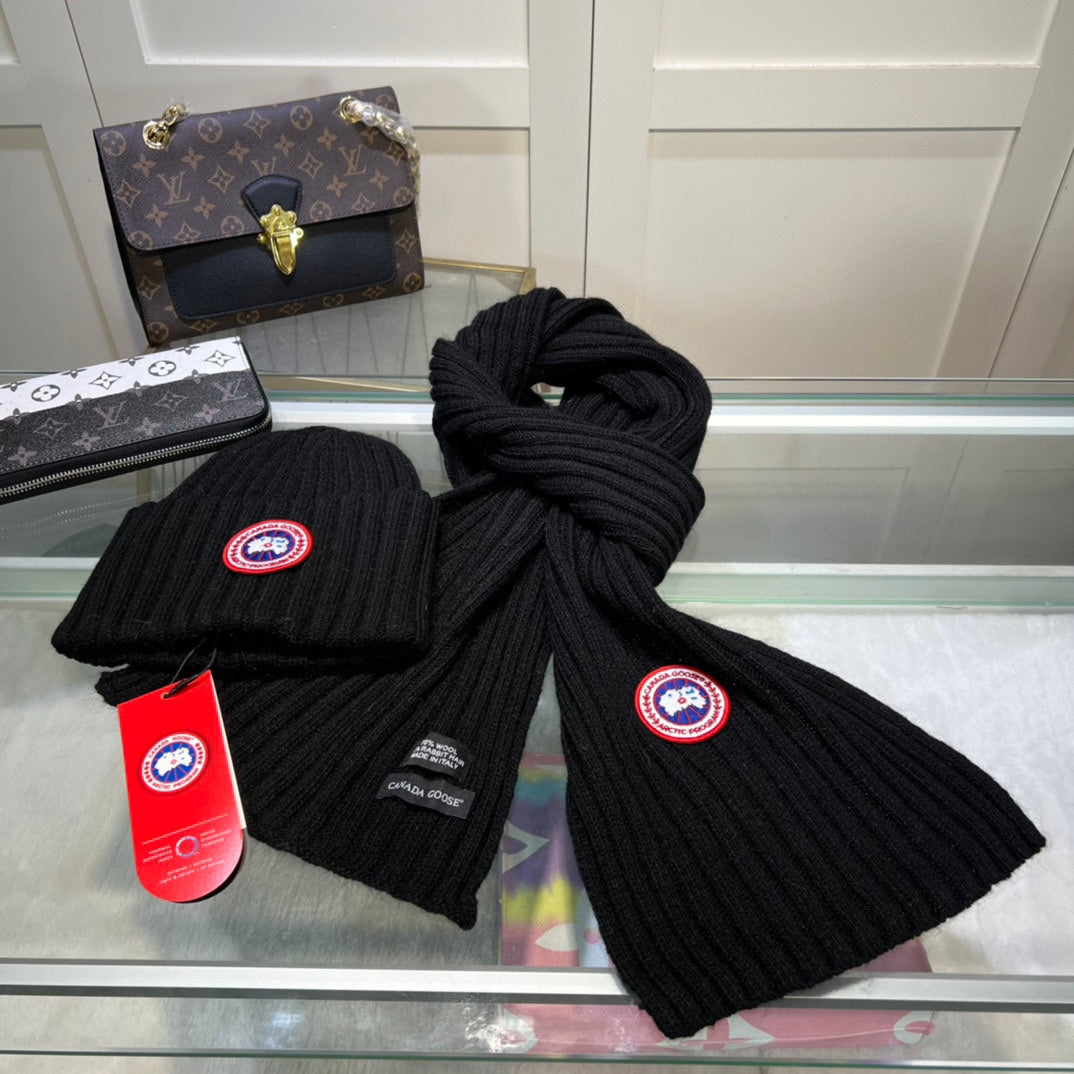 Canada Goose Black Ribbed Knit Beanie & Scarf Set