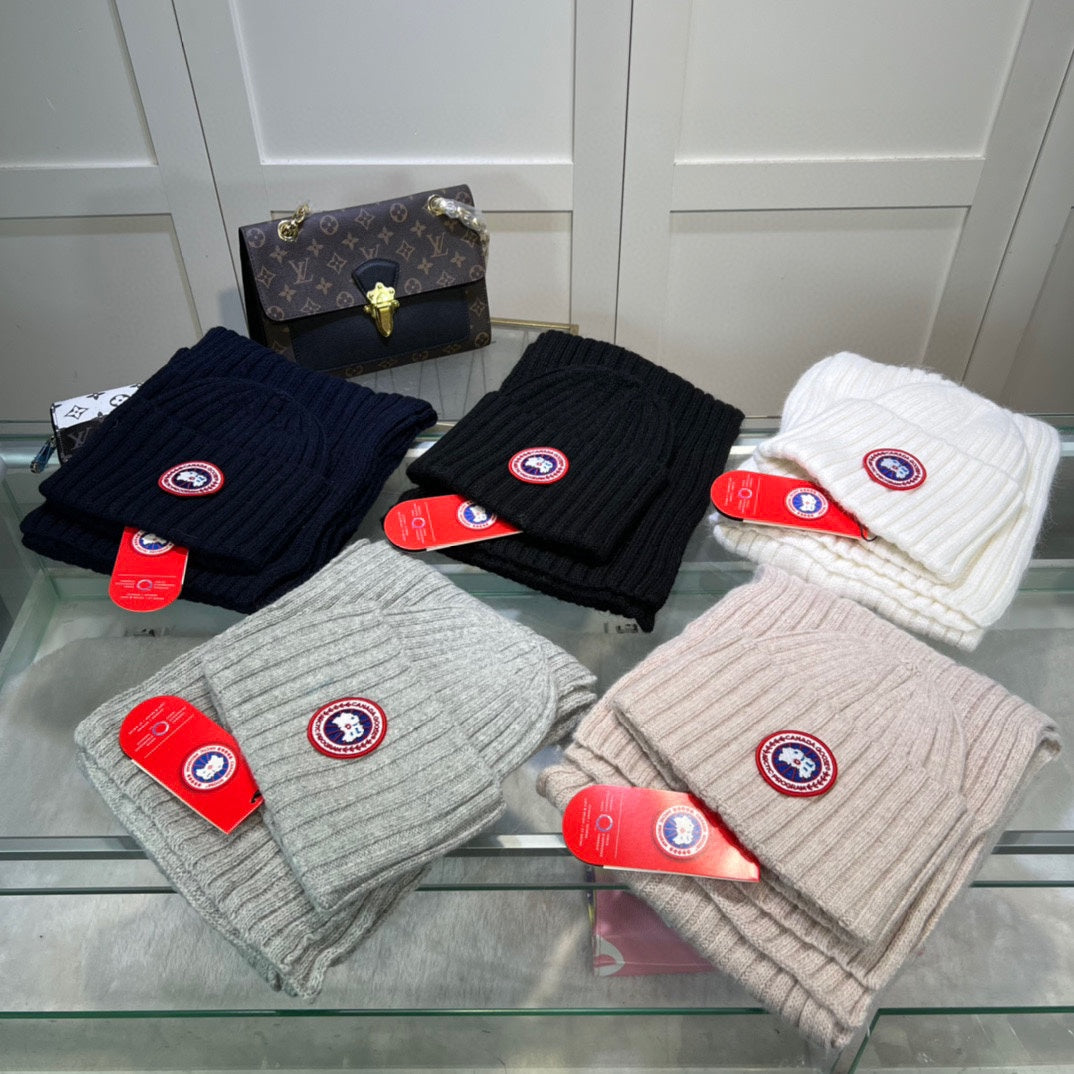 Canada Goose Black Ribbed Knit Beanie & Scarf Set