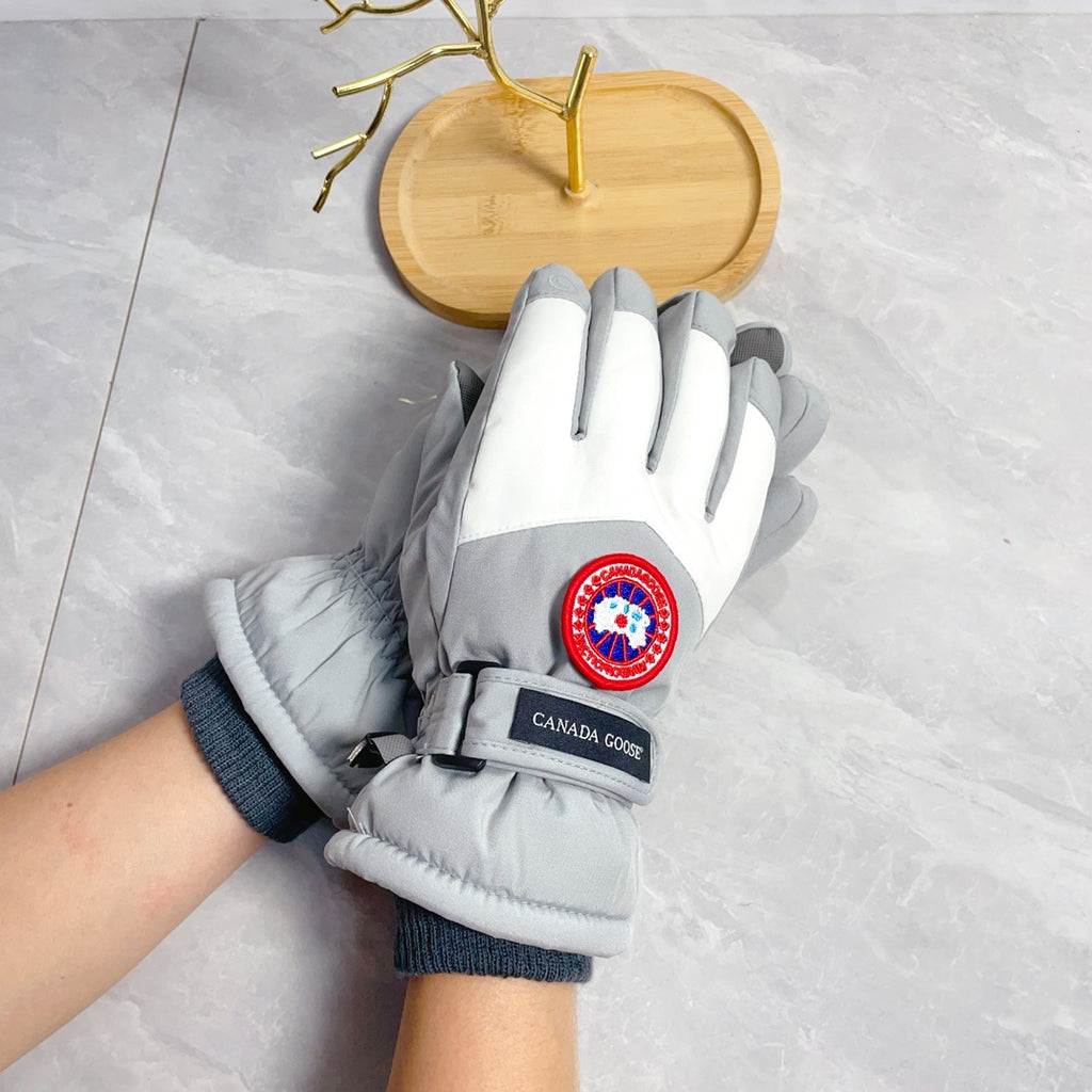 Canada Goose Grey & White Winter Gloves