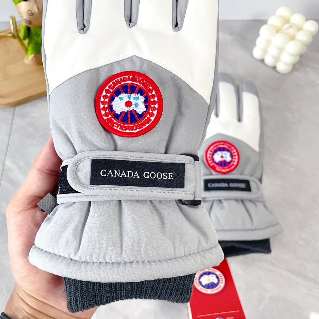 Canada Goose Grey & White Winter Gloves
