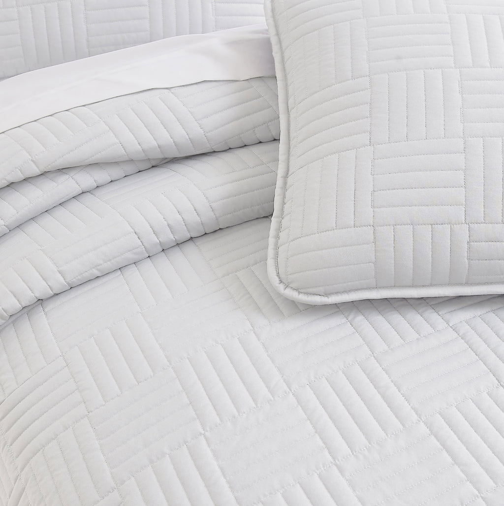 Southshore Fine Linens Grid Oversized Quilt Set