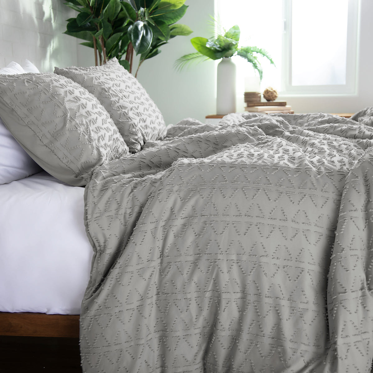 Southshore Fine Linens Bali Clipped Jacquard Duvet Cover Set