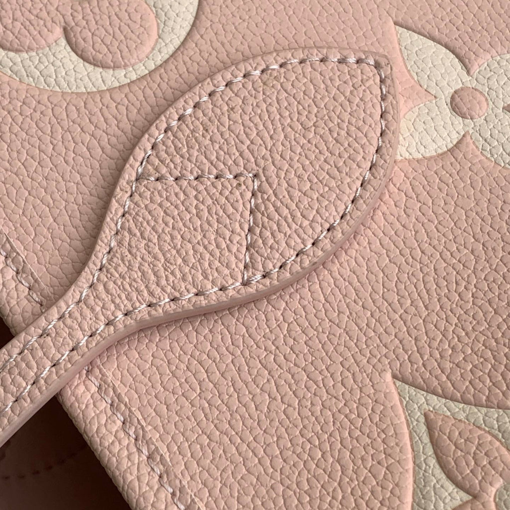 NEVERFULL MM TASCHE 32 IN ROSA UND BEIGE AUS GEPRÄGTEM RINDLEDER