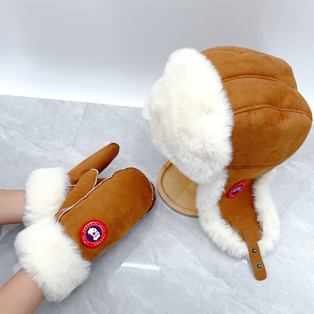 Canada Goose Suede Trapper Hat & Mittens Set – Tan