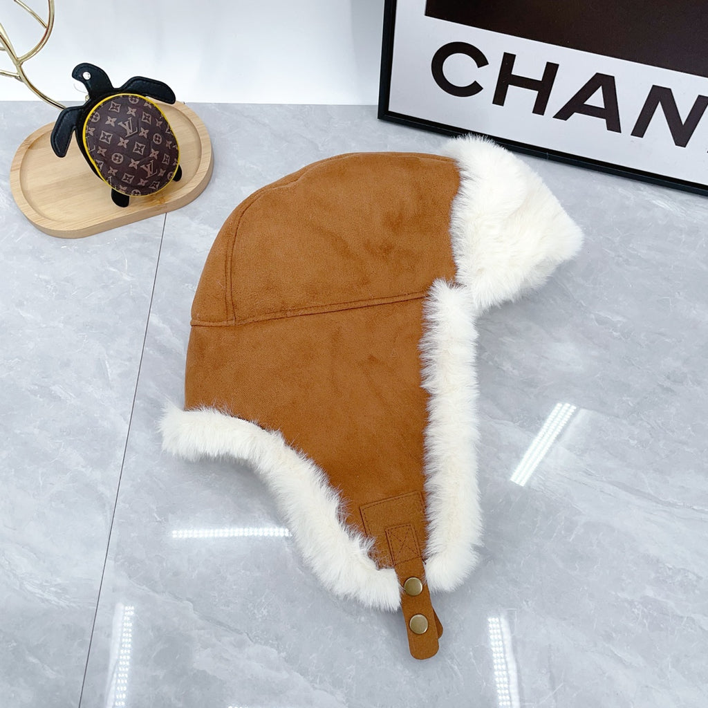 Canada Goose Suede Trapper Hat & Mittens Set – Tan