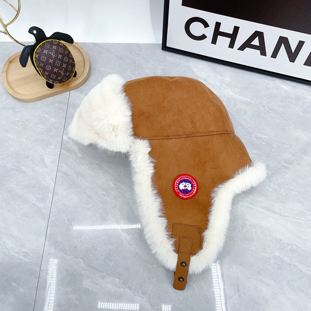 Canada Goose Suede Trapper Hat & Mittens Set – Tan