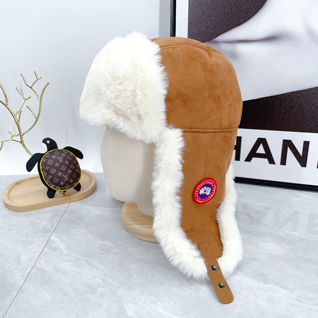 Canada Goose Suede Trapper Hat & Mittens Set – Tan