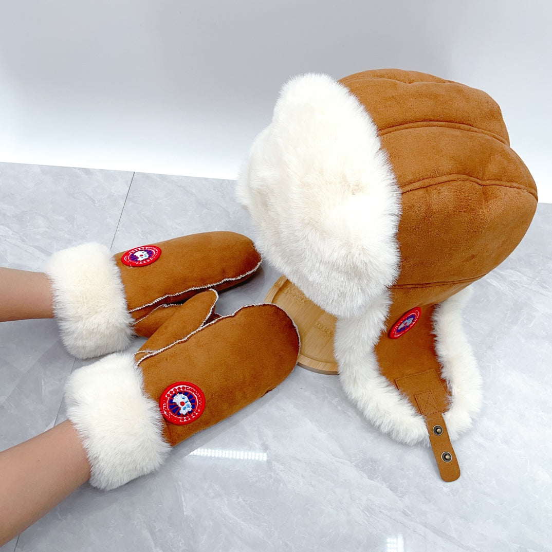 Canada Goose Suede Trapper Hat & Mittens Set – Tan