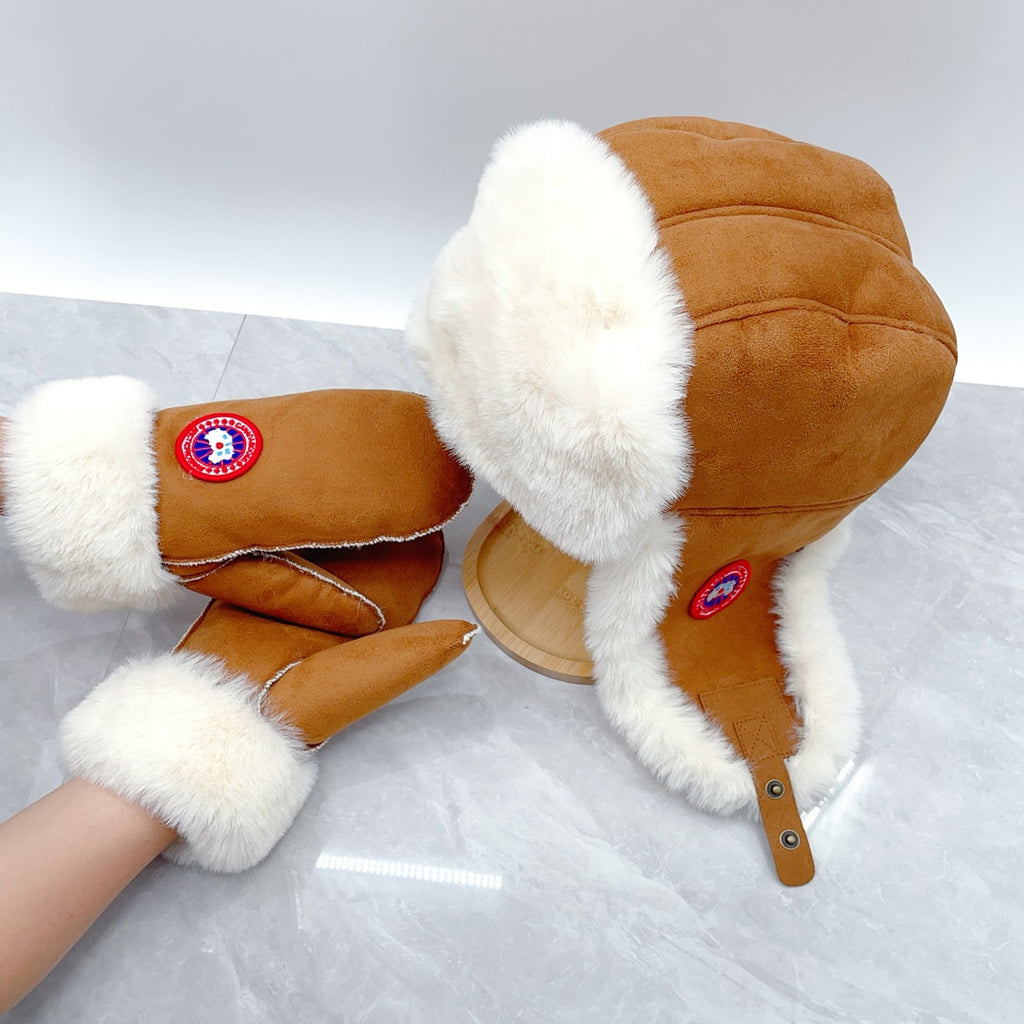 Canada Goose Suede Trapper Hat & Mittens Set – Tan