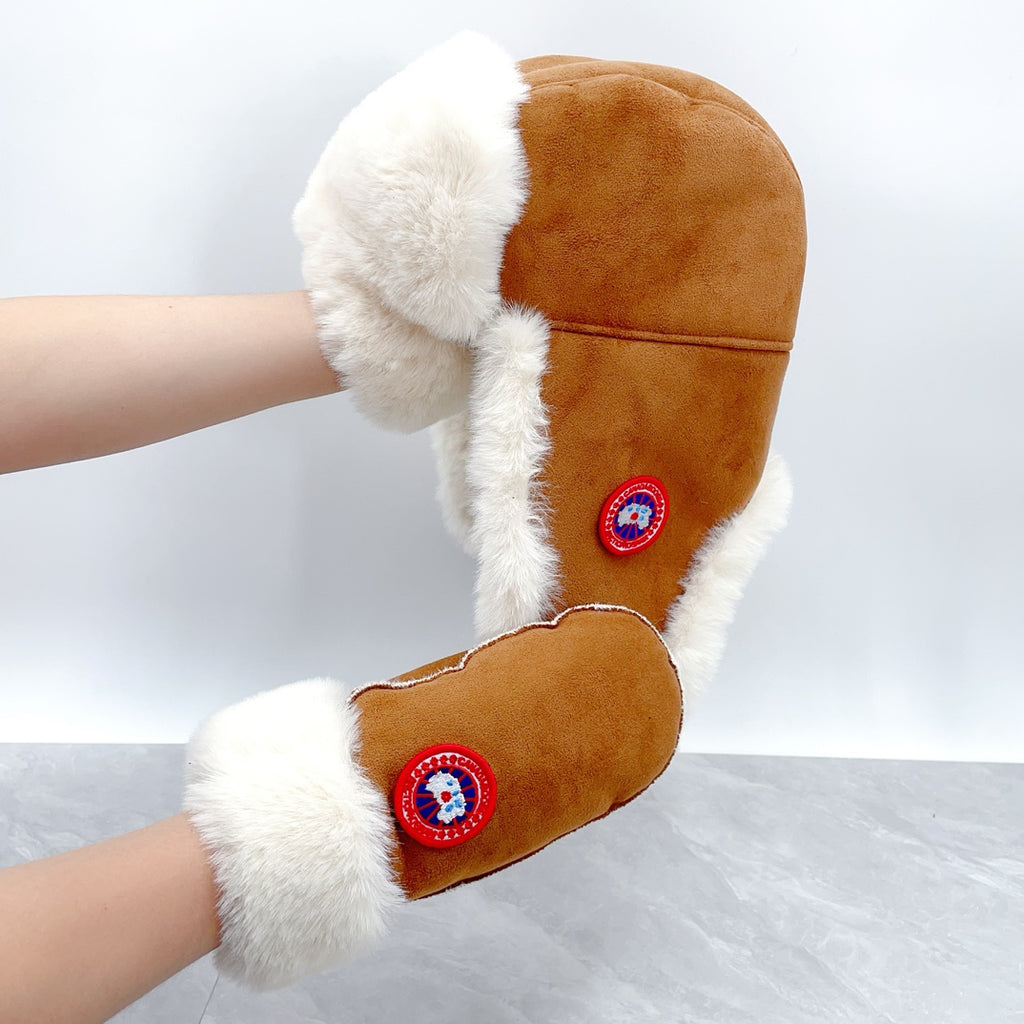 Canada Goose Suede Trapper Hat & Mittens Set – Tan