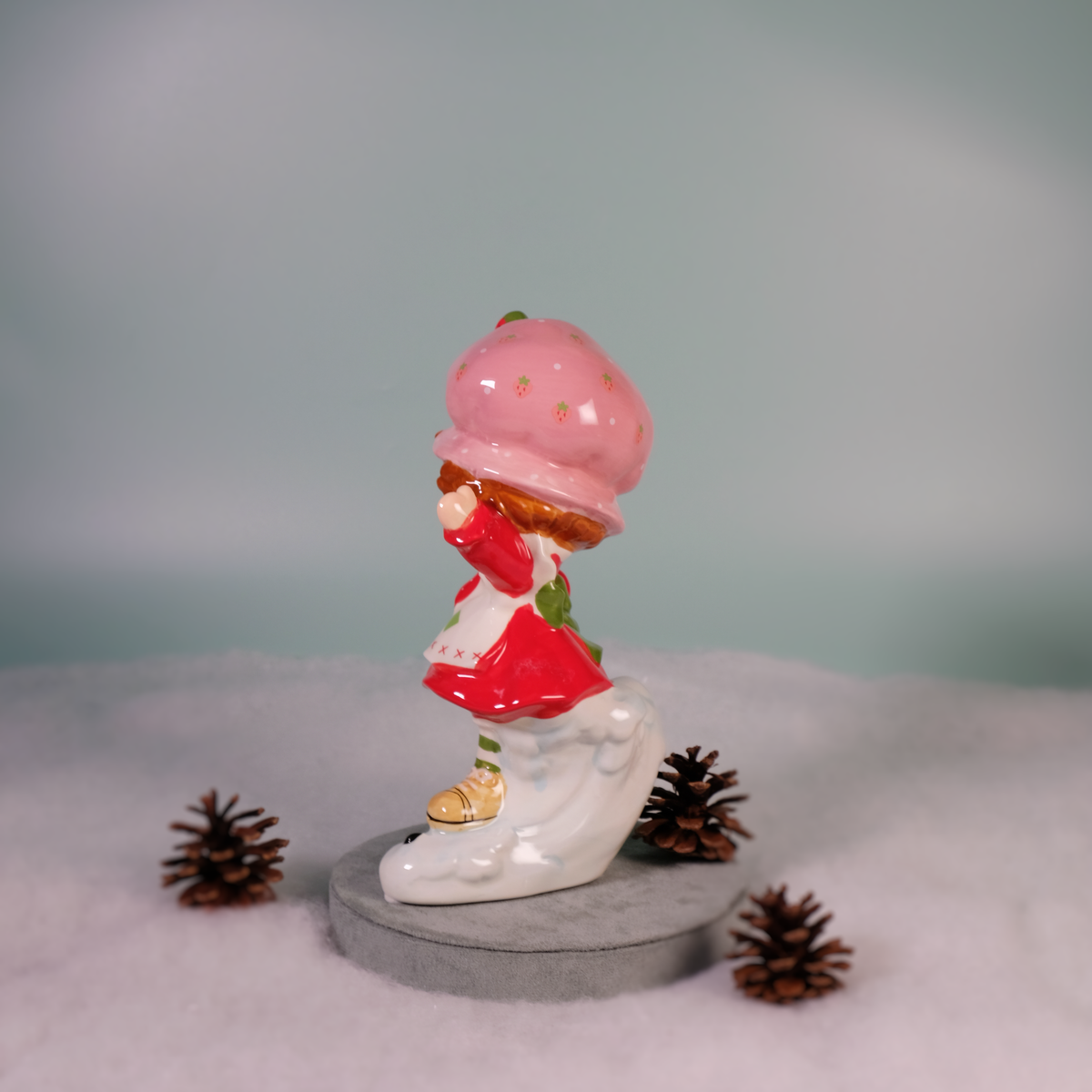 Strawberry Shortcake Skating All The Way Figurine