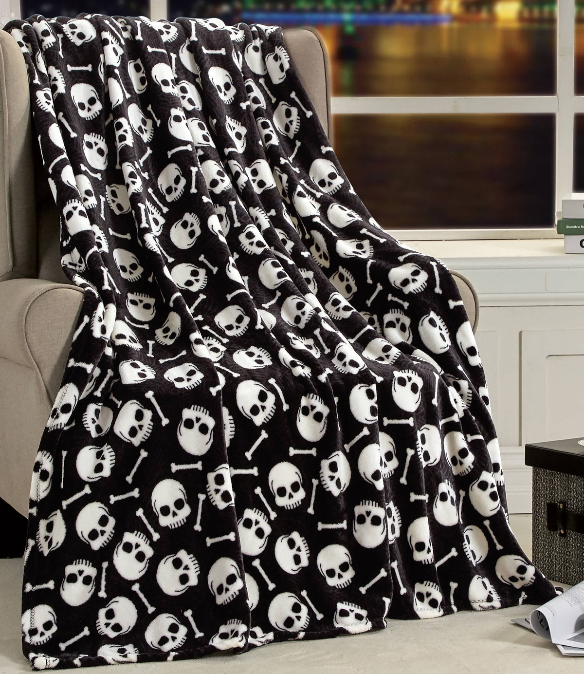 Noble House Skull & Bones Throw