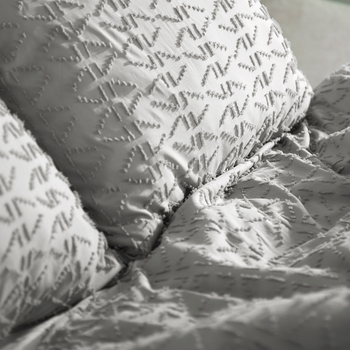 Southshore Fine Linens Bali Clipped Jacquard Duvet Cover Set