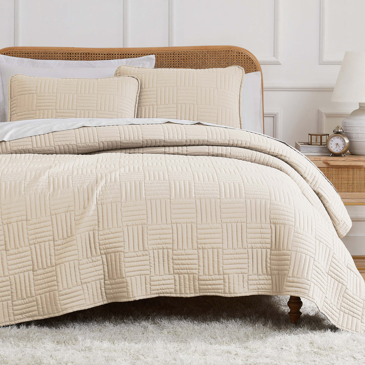 Southshore Fine Linens Grid Oversized Quilt Set
