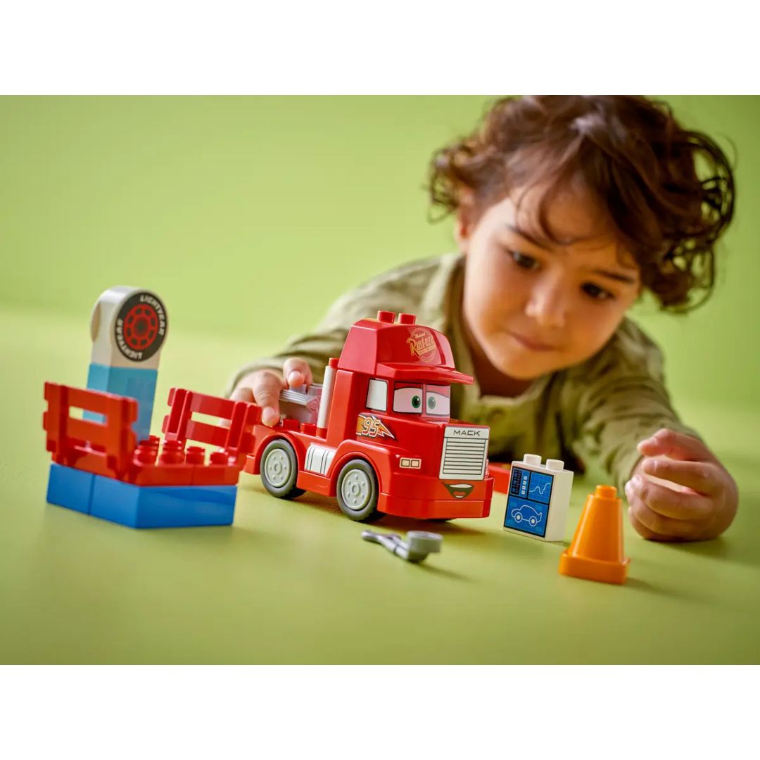 10417 LEGO Duplo - Mack sur le circuit