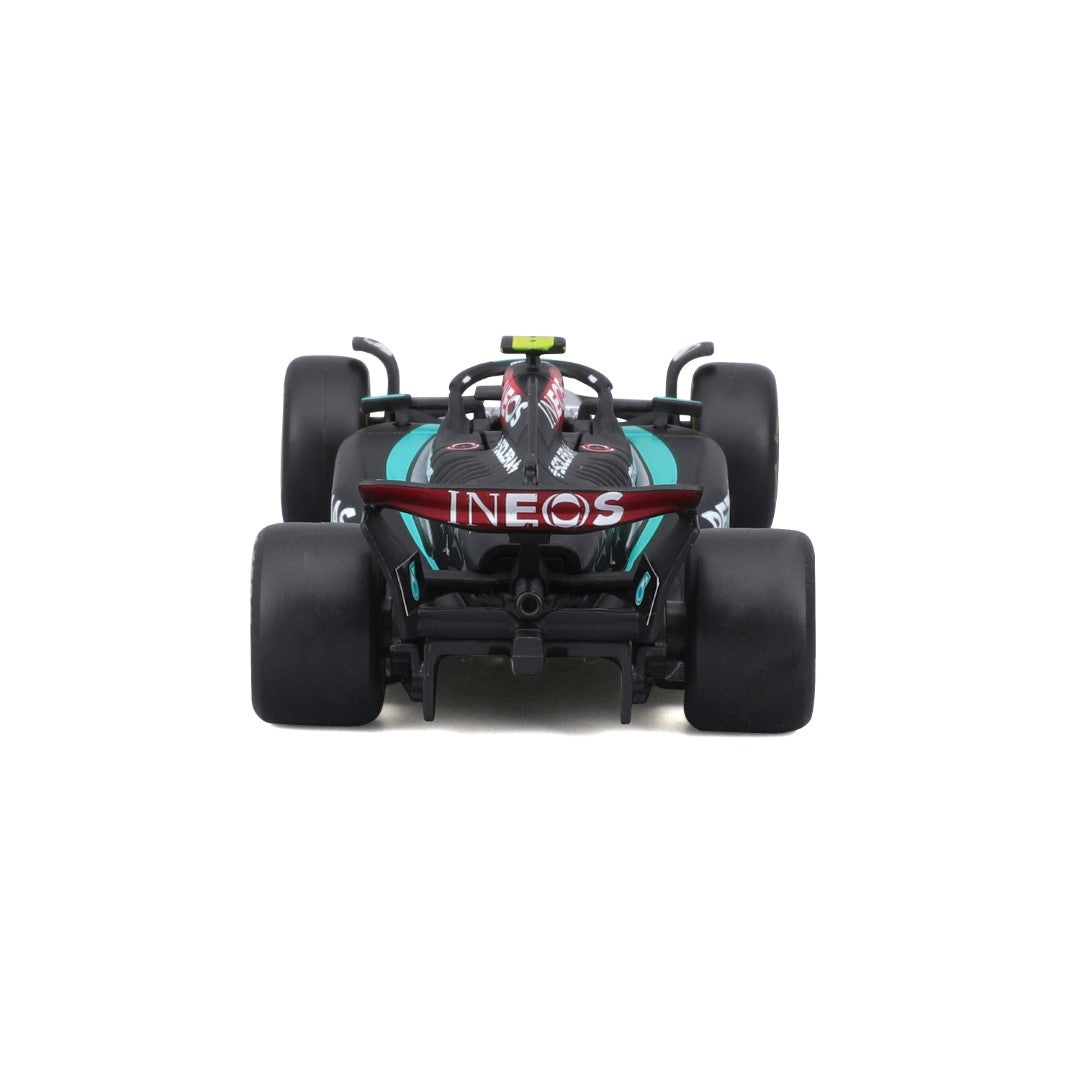 18-38208H Bburago Course - Mercedes F1 W15 E-Performance #44 - 1:43