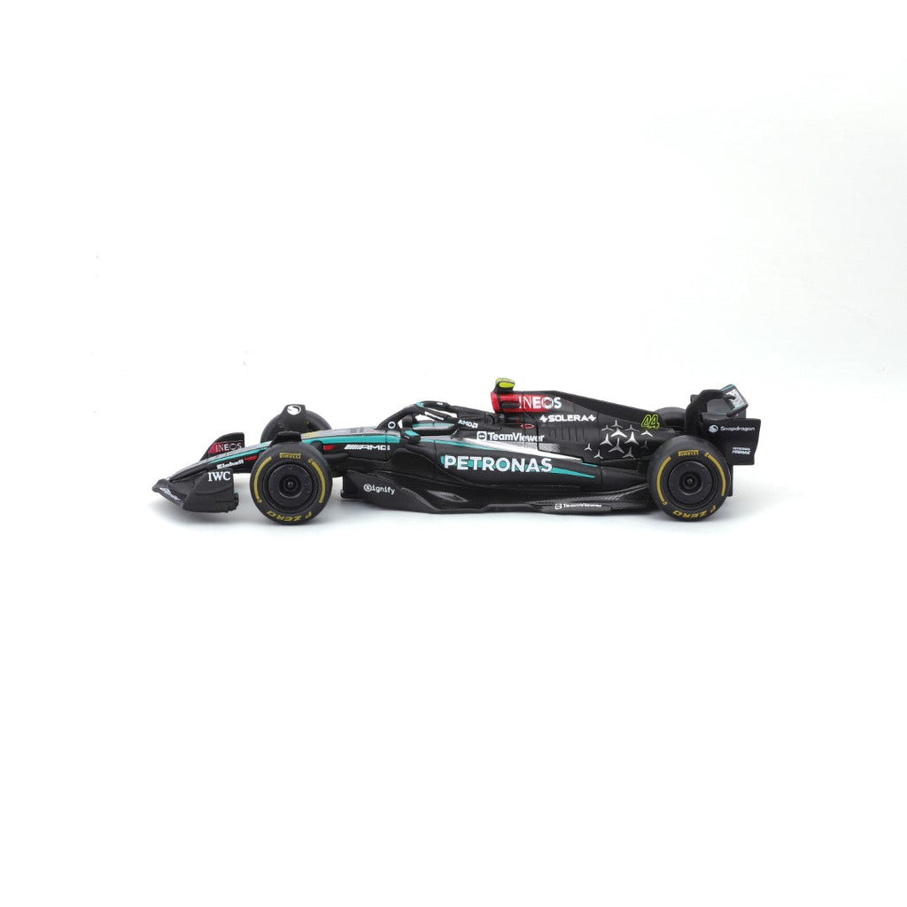 18-38208H Bburago Course - Mercedes F1 W15 E-Performance #44 - 1:43